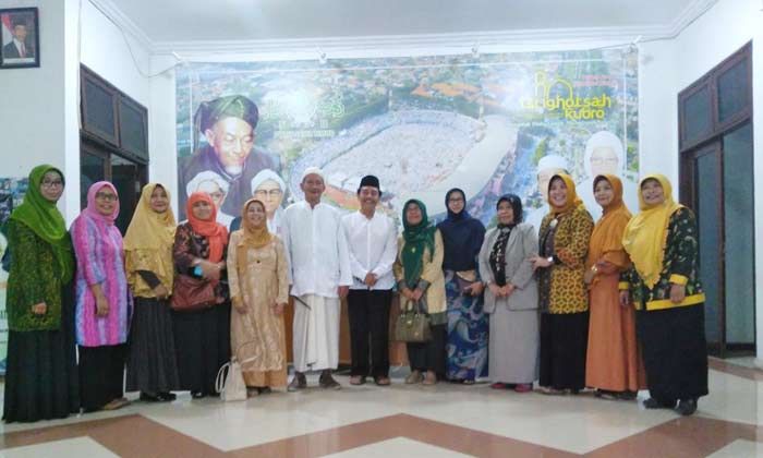 Ketua PW Muslimat NU Jatim: PWNU Tak Melarang Muslimat NU Dukung Bu Khofifah Ketua PW Muslimat NU Jatim: PWNU Tak Melarang Muslimat NU Dukung Bu Khofifah
