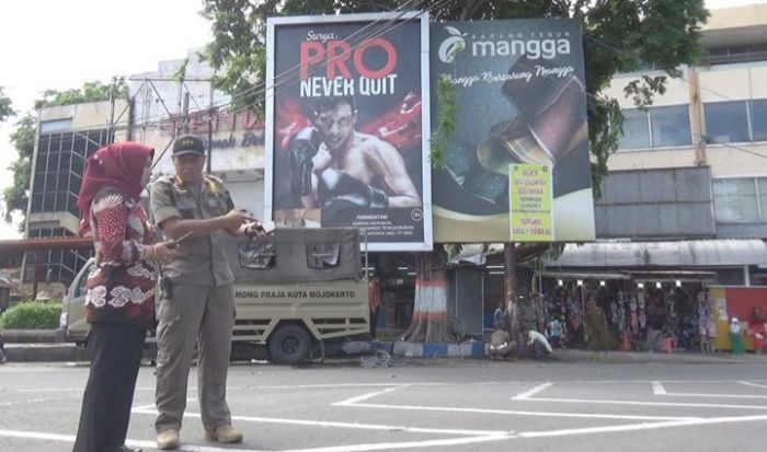 Wali Kota Mojokerto Tancap Gas di Awal Tahun 2020, Tertibkan Reklame Bodong Wali Kota Mojokerto Tancap Gas di Awal Tahun 2020, Tertibkan Reklame Bodong