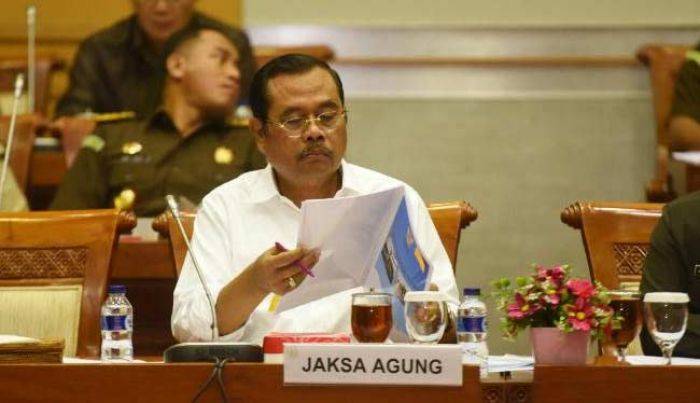 Usut Restitusi Pajak PT Mobile 8, Jaksa Agung Mengaku Diancam Hary Tanoesoedibjo Usut Restitusi Pajak PT Mobile 8, Jaksa Agung Mengaku Diancam Hary Tanoesoedibjo
