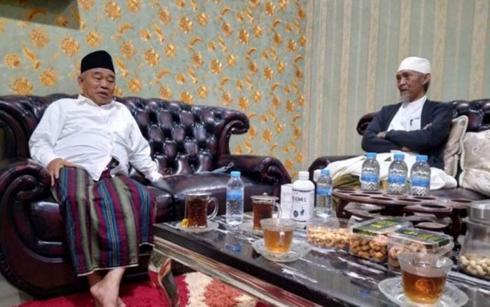 Silaturahim, Pengasuh Pesantren Lirboyo Kediri dan Amanatul Umah Mojokerto Saling Rendah Hati Silaturahim, Pengasuh Pesantren Lirboyo Kediri dan Amanatul Umah Mojokerto Saling Rendah Hati