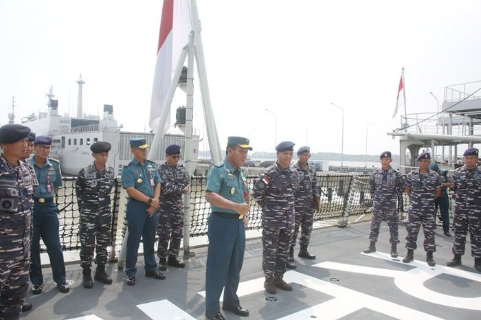 Kaskoarmada II Tinjau Kesiapan Latihan Kesiapsiagaan KRI Kaskoarmada II Tinjau Kesiapan Latihan Kesiapsiagaan KRI