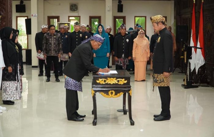 Lantik 34 Pejabat, Bupati Lamongan Tekankan Profesionalisme dan Integritas
