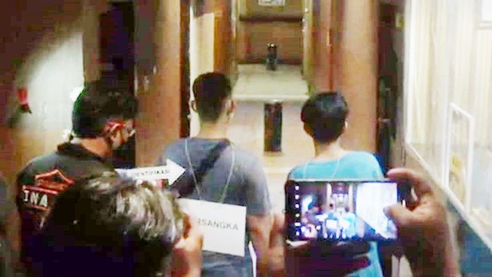 Kasus Tarian Striptis di Heroes Cafe Banyuwangi, Polisi: Tersangka Bisa Saja Bertambah Kasus Tarian Striptis di Heroes Cafe Banyuwangi, Polisi: Tersangka Bisa Saja Bertambah