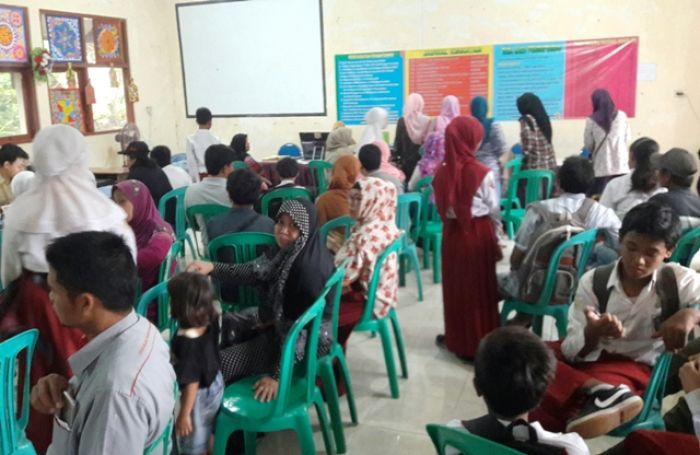 Program Seragam Gratis SD dan SMP di Gresik, Bagaimana Nasibmu? Program Seragam Gratis SD dan SMP di Gresik, Bagaimana Nasibmu?