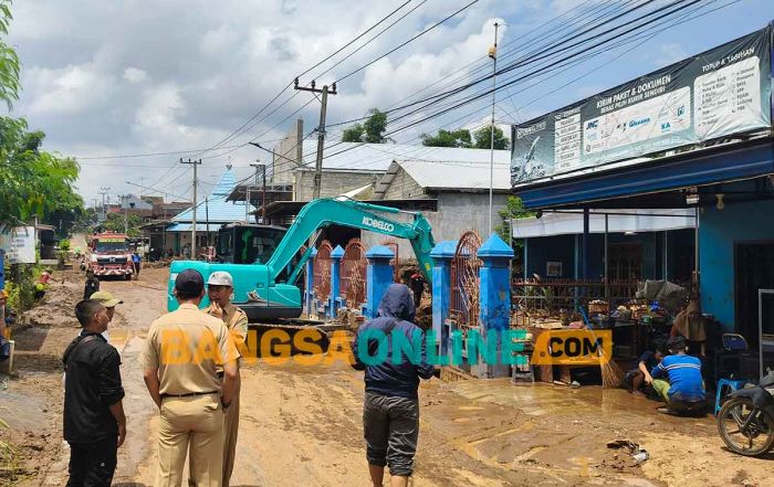 Banjir Banyakan Seret 3 Kendaraan, BPBD Kabupaten Kediri Siapkan Dapur Umum Banjir Banyakan Seret 3 Kendaraan, BPBD Kabupaten Kediri Siapkan Dapur Umum