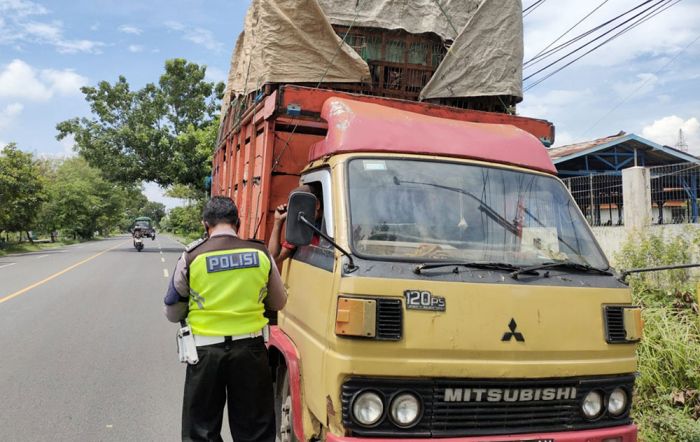 Melebihi Batas Muatan, Enam Truk Terjaring Razia di Jombang Melebihi Batas Muatan, Enam Truk Terjaring Razia di Jombang