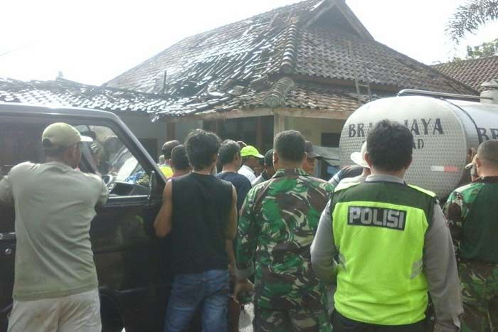 Teledor Saat Pindahkan Bensin, Dapur dan Satu Motor Warga Desa Belik Ludes Terbakar Teledor Saat Pindahkan Bensin, Dapur dan Satu Motor Warga Desa Belik Ludes Terbakar