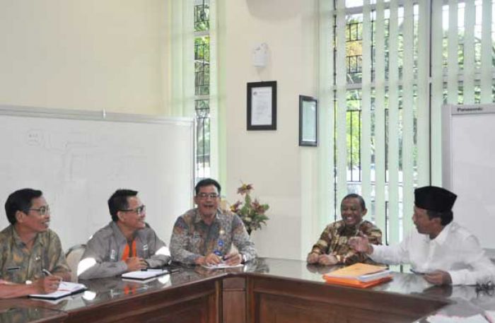 Bupati Gresik Tertibkan Perizinan Menara BTS Bupati Gresik Tertibkan Perizinan Menara BTS
