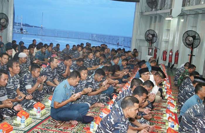 Berdoa Untuk Keselamatan dan Kesuksesan, Satgas Launching TMP Indomalphi Adakan Buka Puasa Bersama Berdoa Untuk Keselamatan dan Kesuksesan, Satgas Launching TMP Indomalphi Adakan Buka Puasa Bersama