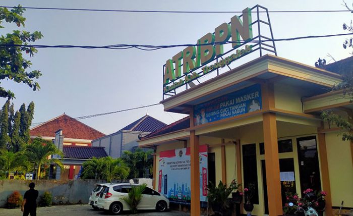 Datangi BPN Trenggalek, 48 Warga Terdampak Pembangunan Dam Bagong Minta Ganti Rugi Segera Dibayar Datangi BPN Trenggalek, 48 Warga Terdampak Pembangunan Dam Bagong Minta Ganti Rugi Segera Dibayar