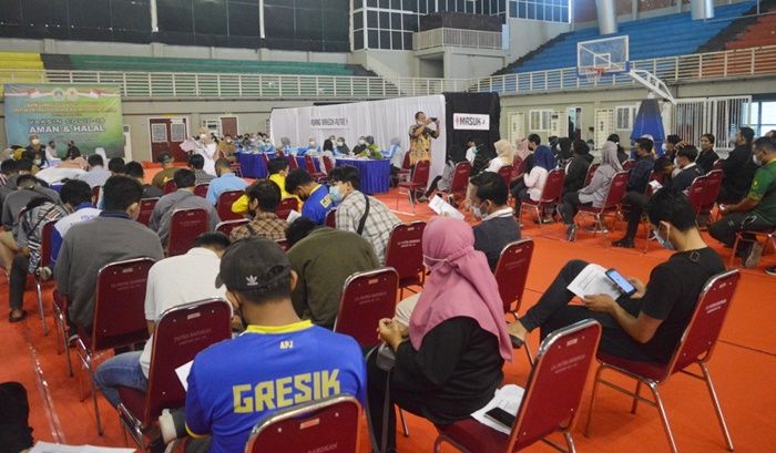 Ratusan Atlet KONI Gresik Jalani Vaksinasi Covid-19 Dosis Satu Ratusan Atlet KONI Gresik Jalani Vaksinasi Covid-19 Dosis Satu