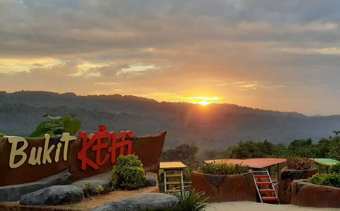 Akhir Pekan di Bukit Kehi, Berenang Sambil Nikmati Keindahan Alam Tanpa Batas Akhir Pekan di Bukit Kehi, Berenang Sambil Nikmati Keindahan Alam Tanpa Batas