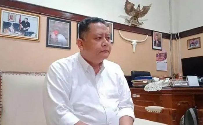 Whisnu Sakti Buana Resmi Ditunjuk Jadi Plt. Wali Kota Surabaya Whisnu Sakti Buana Resmi Ditunjuk Jadi Plt. Wali Kota Surabaya