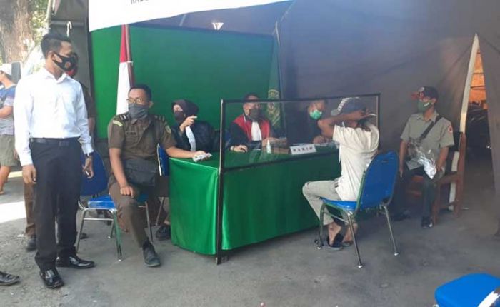 Ratusan Pengendara Bermotor Terkena Razia Masker di Pamekasan Ratusan Pengendara Bermotor Terkena Razia Masker di Pamekasan