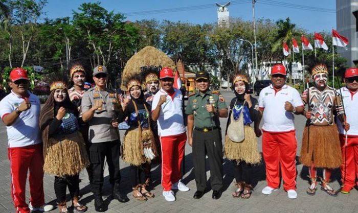 Wabup Qosim Lepas Karnaval Puluhan Mobil Hias Wabup Qosim Lepas Karnaval Puluhan Mobil Hias