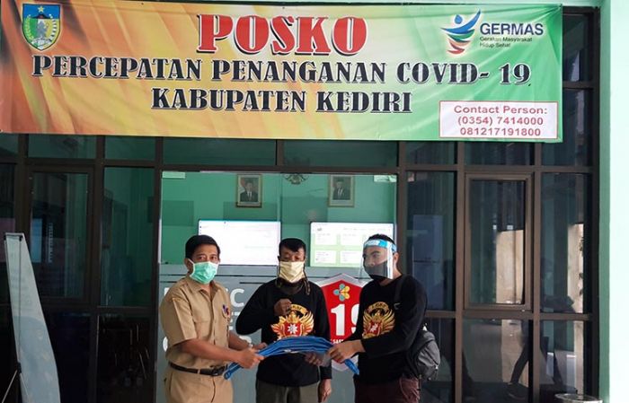 Laskar Sri Aji Joyoboyo Kediri Serahkan Bantuan Face Shield kepada Dinkes