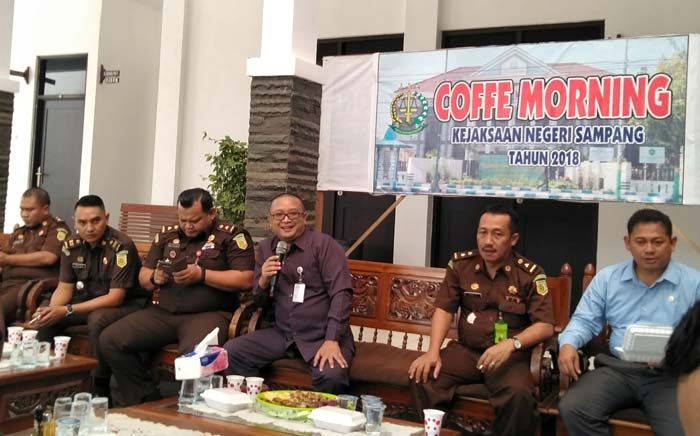 Kajari Sampang Mengaku akan Disogok Rp 500 Juta agar Hentikan Kasus Lisdes Kajari Sampang Mengaku akan Disogok Rp 500 Juta agar Hentikan Kasus Lisdes