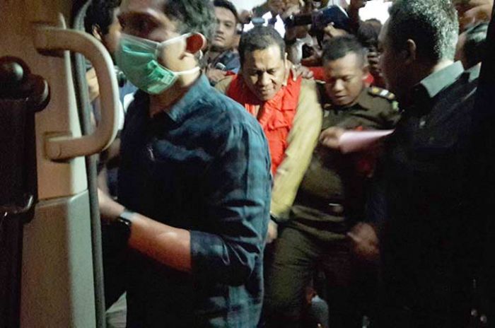 Bupati Gresik Tak Beri Pendampingan Hukum untuk Muktar Bupati Gresik Tak Beri Pendampingan Hukum untuk Muktar