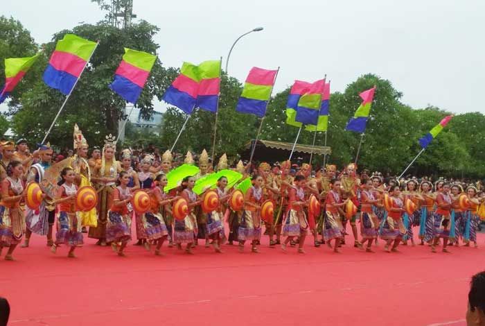 Ribuan Penari Topeng Ramaikan Hari Jadi Kabupaten Kediri ke 1214 