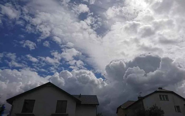 Prakiraan Cuaca Situbondo Hari ini Kamis, 11 Desember 2025: Suhu 22-30 °C, Kecepatan Angin 7.53 m/s