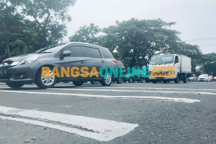 Jalan Manyar Kertajaya Surabaya Dijuluki Sebagai Jalur Tengkorak untuk Pembalap Liar Jalan Manyar Kertajaya Surabaya Dijuluki Sebagai Jalur Tengkorak untuk Pembalap Liar