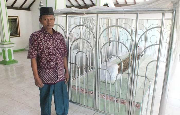 Menelusuri Jejak Kampung Religi di Surabaya (13): Mbah Karimah Murid Pertama Raden Rahmat Menelusuri Jejak Kampung Religi di Surabaya (13): Mbah Karimah Murid Pertama Raden Rahmat