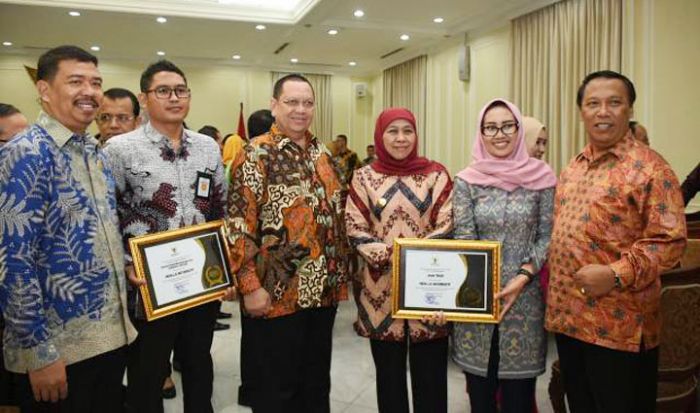 Naik Satu Tingkat, Jatim Raih Penghargaan Keterbukaan Informasi dari KI Pusat Naik Satu Tingkat, Jatim Raih Penghargaan Keterbukaan Informasi dari KI Pusat
