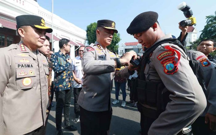 Tunjang Kinerja Jajaran Polrestabes Surabaya, Polda Jatim Resmikan 50 Bodycam Tunjang Kinerja Jajaran Polrestabes Surabaya, Polda Jatim Resmikan 50 Bodycam