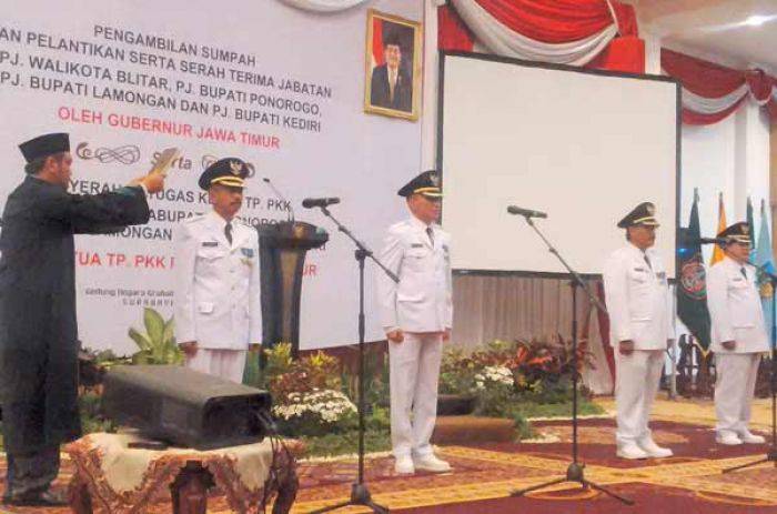 Gubernur Lantik Empat Pj Kepala Daerah di Jatim Gubernur Lantik Empat Pj Kepala Daerah di Jatim