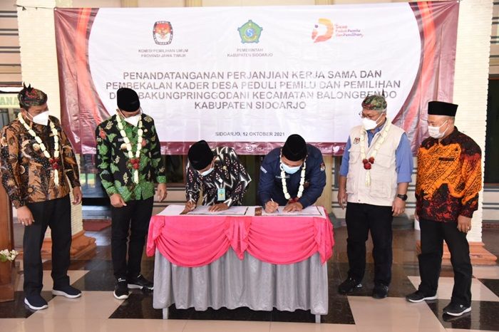 KPU RI Gandeng Pemkab Sidoarjo Wujudkan Program Desa Peduli Pemilu dan Pemilihan KPU RI Gandeng Pemkab Sidoarjo Wujudkan Program Desa Peduli Pemilu dan Pemilihan