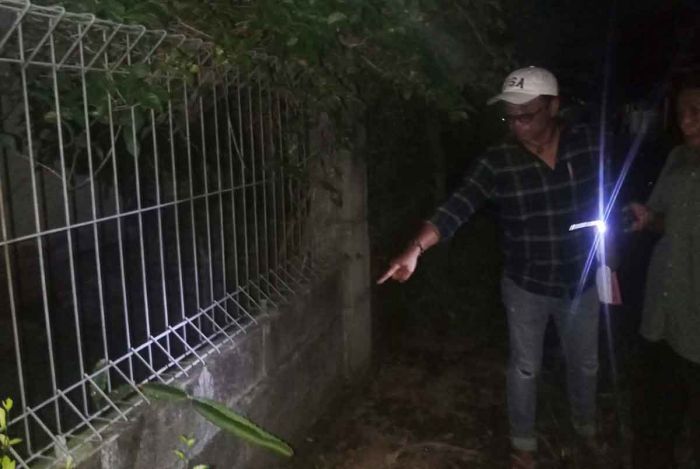 Pegang Pagar yang Dialiri Listrik, Bocah 10 tahun di Sidoarjo Tewas Kesetrum Pegang Pagar yang Dialiri Listrik, Bocah 10 tahun di Sidoarjo Tewas Kesetrum