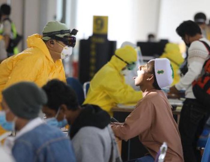 Hasil Pemeriksaan Cepat, 154 Pekerja Migran Jatim dari Malaysia Negatif Corona Hasil Pemeriksaan Cepat, 154 Pekerja Migran Jatim dari Malaysia Negatif Corona