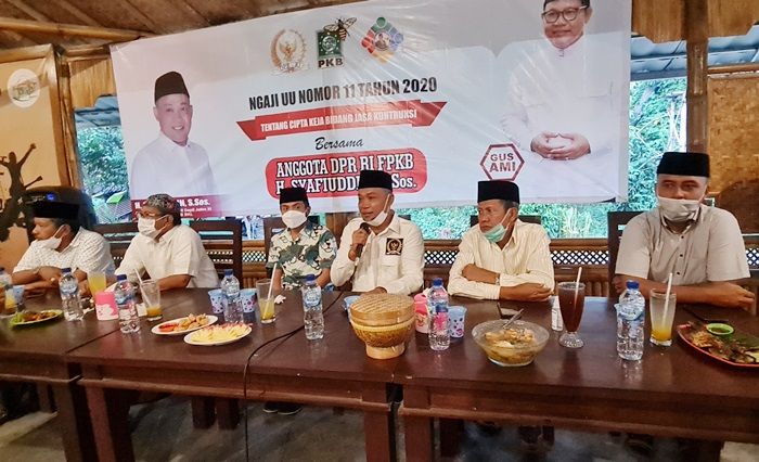 Anggota DPR RI Sosialisasi UU Ciptaker di Hadapan Pelaku Usaha Jasa Konstruksi Bangkalan