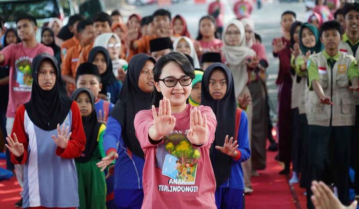 Ketua TP PKK Kabupaten Kediri Gaungkan Cerdas Bermedia Digital di Peringatan Hari Anak Nasional 2025 Ketua TP PKK Kabupaten Kediri Gaungkan Cerdas Bermedia Digital di Peringatan Hari Anak Nasional 2025