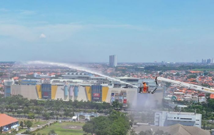 Efektif Tekan Jumlah ODP, Pemkot Surabaya Sudah Lakukan Penyemprotan Disinfektan di 50.735 Lokasi Efektif Tekan Jumlah ODP, Pemkot Surabaya Sudah Lakukan Penyemprotan Disinfektan di 50.735 Lokasi