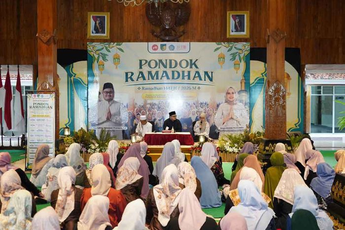 Bazar Ramadhan, Mas Dhito Beri Hadiah Belanja Gratis Bagi 10 Kader PKK Pengabdian di Atas 30 Tahun