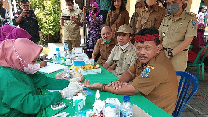 Plt Bupati Nganjuk Hadiri Peringatan Hari Hipertensi Sedunia di Desa Kweden Plt Bupati Nganjuk Hadiri Peringatan Hari Hipertensi Sedunia di Desa Kweden