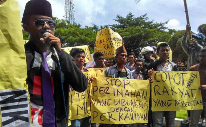 Anggota DPRD Pamekasan Diduga Selingkuh, Warga Terus Desak agar Diganti Anggota DPRD Pamekasan Diduga Selingkuh, Warga Terus Desak agar Diganti