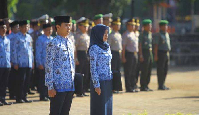 Pemkot Malang Gelar Upacara Rutin Tanggal 17 di Alun-alun Merdeka Pemkot Malang Gelar Upacara Rutin Tanggal 17 di Alun-alun Merdeka