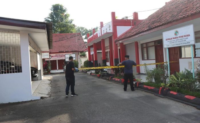 Selain Sekap Penghuni Rumah, Perampok di Rumah Dinas Wali Kota Blitar Juga Lakukan Hal Nekat ini Selain Sekap Penghuni Rumah, Perampok di Rumah Dinas Wali Kota Blitar Juga Lakukan Hal Nekat ini