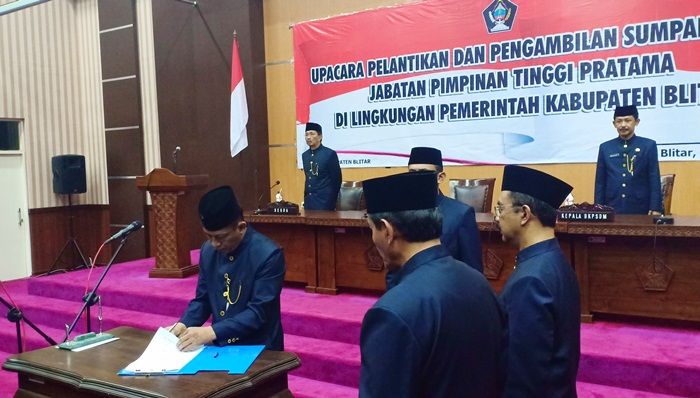 Lantik 4 Pejabat Eselon II, Pemkab Blitar Siapkan Eselon IIIA Isi 3 OPD Lantik 4 Pejabat Eselon II, Pemkab Blitar Siapkan Eselon IIIA Isi 3 OPD