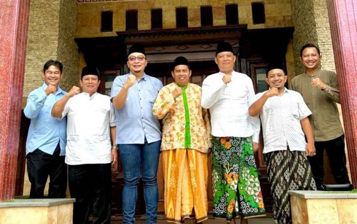 Ketua Gerindra dan Demokrat Sowan ke Ketua PCNU Gresik Ketua Gerindra dan Demokrat Sowan ke Ketua PCNU Gresik