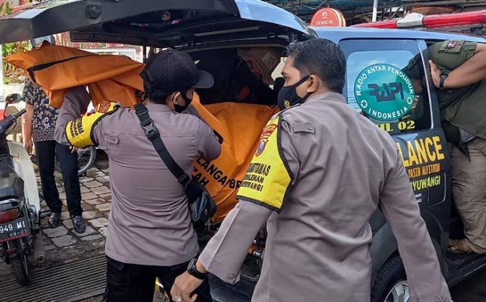 Geger, Mayat Perempuan Paruh Baya di Banyuwangi Ditemukan Tersangkut di Teralis Besi Aliran Sungai Geger, Mayat Perempuan Paruh Baya di Banyuwangi Ditemukan Tersangkut di Teralis Besi Aliran Sungai