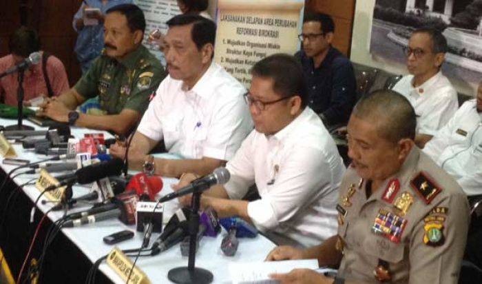 Soal Ricuh Demo Sopir Taksi, Menteri Luhut Minta Semua Pihak Tunggu Aturan