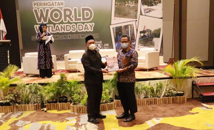 Puncak Hari Lahan Basah Sedunia, Mangrove Ujungpangkah Ditetapkan Jadi Kawasan Ekosistem Esensial Puncak Hari Lahan Basah Sedunia, Mangrove Ujungpangkah Ditetapkan Jadi Kawasan Ekosistem Esensial