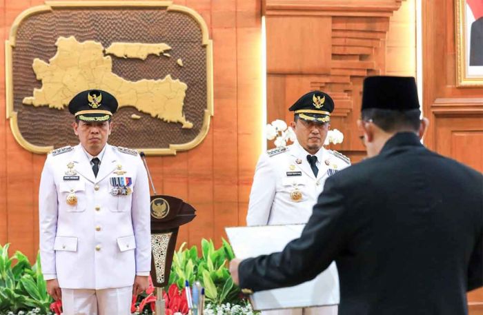 Pj Gubernur Jatim Lantik Pj Bupati Bondowoso dan Jombang Pj Gubernur Jatim Lantik Pj Bupati Bondowoso dan Jombang