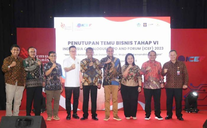 Tutup Temu Bisnis Tahap VI, Wamenkumham: Belanja Produk Dalam Negeri Harus Terus Digelorakan Tutup Temu Bisnis Tahap VI, Wamenkumham: Belanja Produk Dalam Negeri Harus Terus Digelorakan