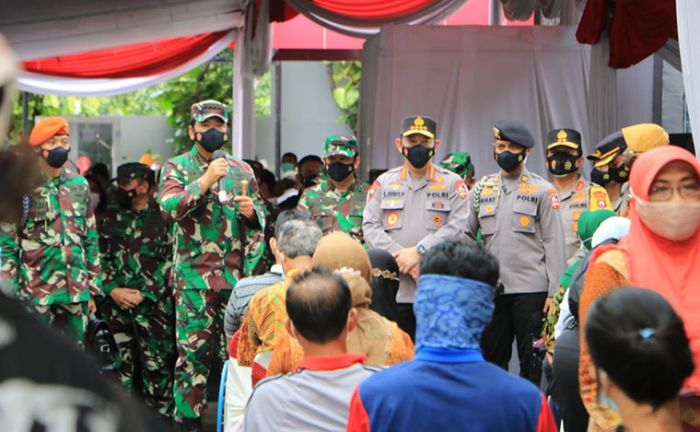 Jadi Penyemangat Baru, Panglima TNI dan Kapolri Tinjau Vaksinasi Massal di Puskesmas Surabaya Jadi Penyemangat Baru, Panglima TNI dan Kapolri Tinjau Vaksinasi Massal di Puskesmas Surabaya