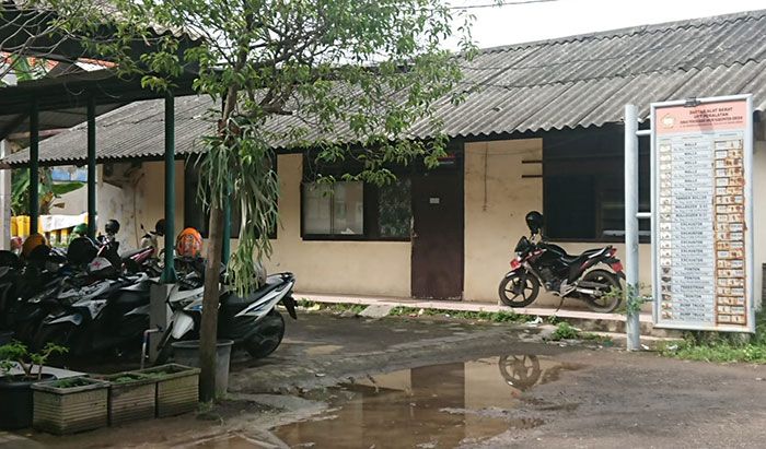 Perumda Giri Tirta Segel Sambungan Air di Gudang URC Bima DPUTR Gresik Perumda Giri Tirta Segel Sambungan Air di Gudang URC Bima DPUTR Gresik