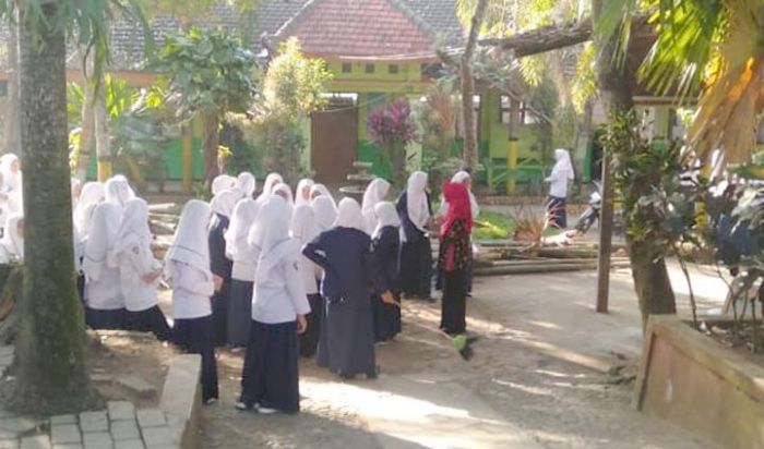 Gempa di Bali Terasa Sampai Jember, Siswa dan Warga Berhamburan Keluar Gempa di Bali Terasa Sampai Jember, Siswa dan Warga Berhamburan Keluar
